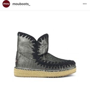 NEW Mou boots